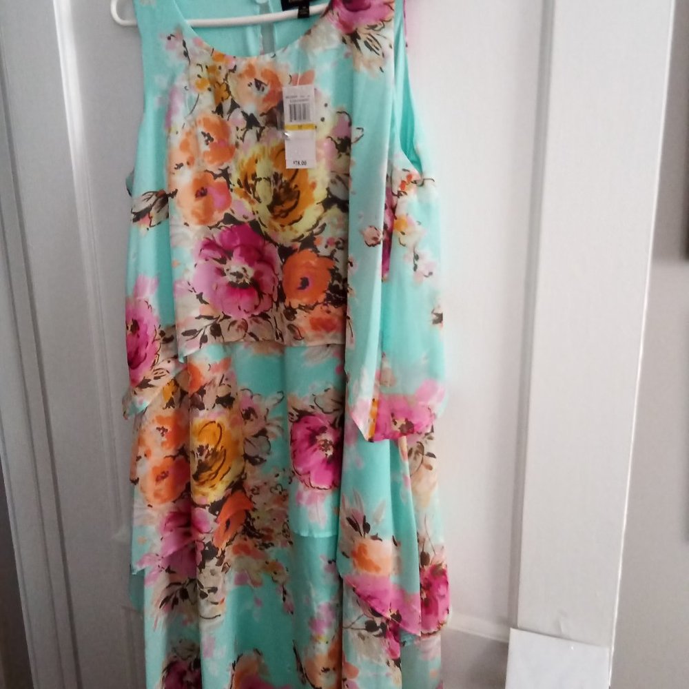 Melissa Paige brand, size M, multi color.